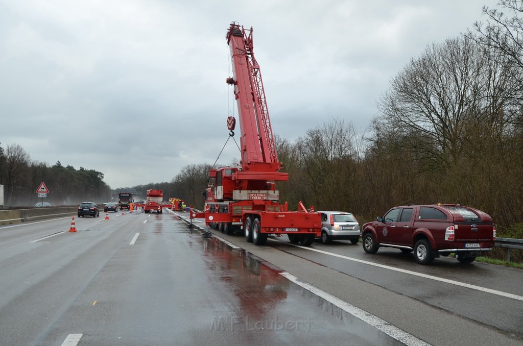 VU LKW umgestuerzt A 3 Rich Frankfurt AS Koenigsforst P180.JPG - Miklos Laubert